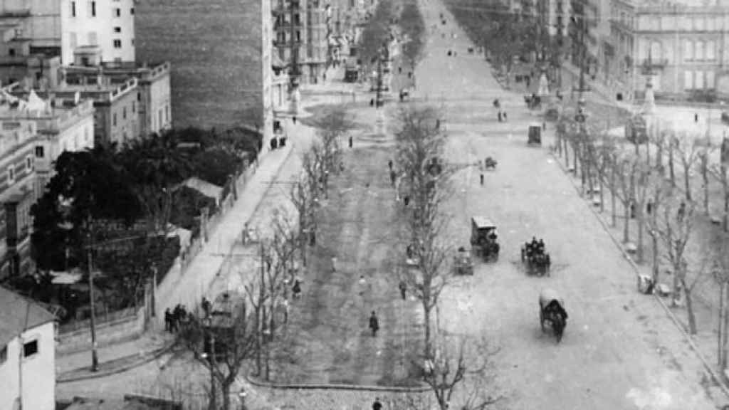 Imagen de archivo del paseo de Gràcia desde la Casa Fuster