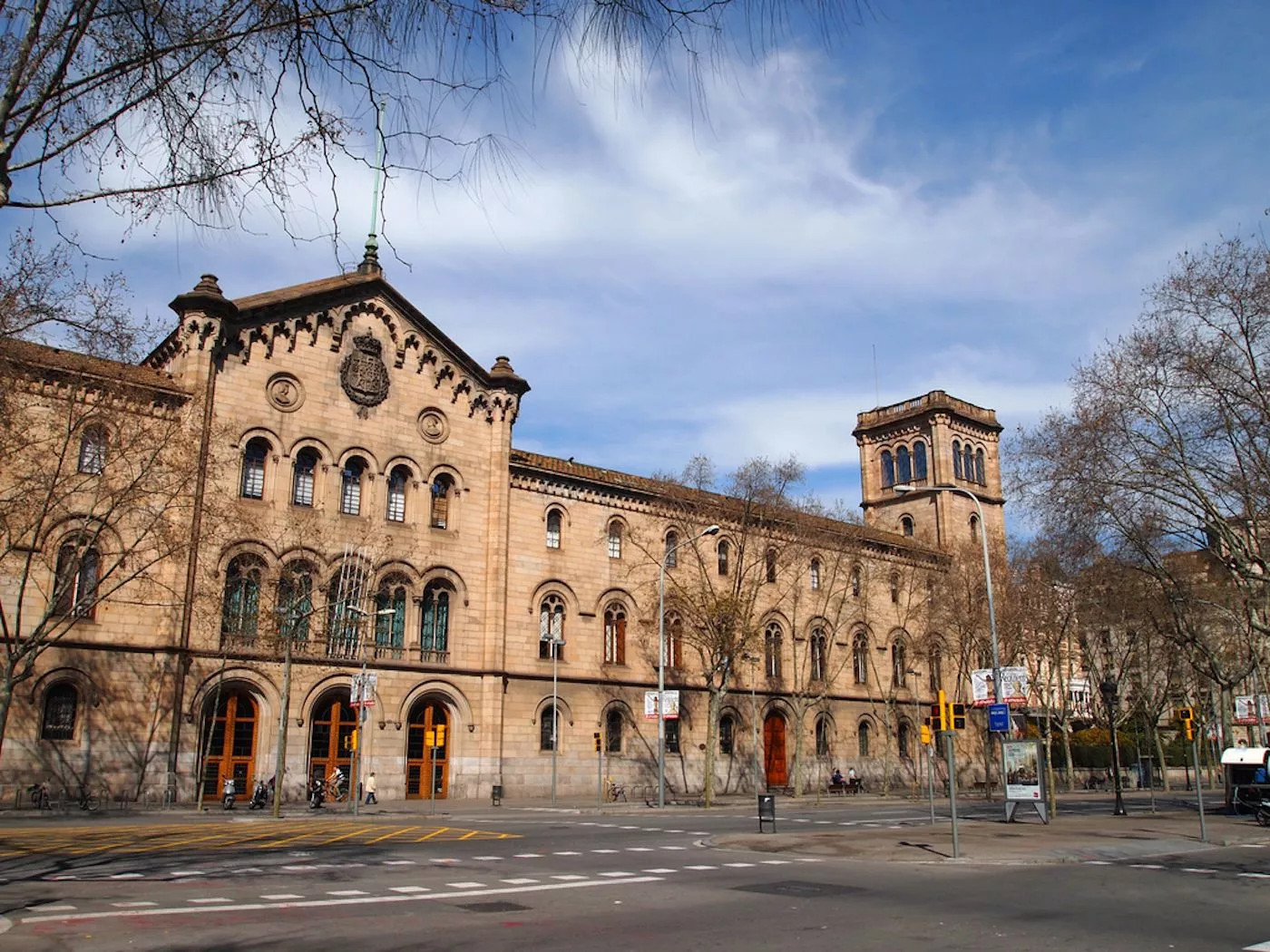 Edificio histórico de la Universitat de Barcelona / UB