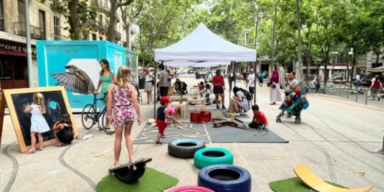 Actividades lúdicas en la ronda de Sant Antoni / AJ BCN