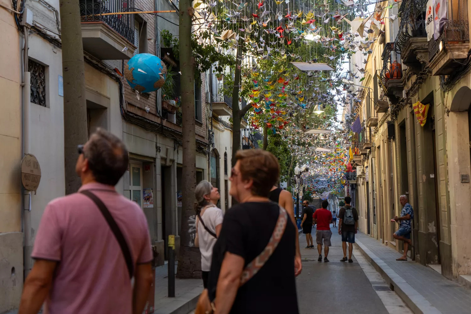 Calle Sagunt, ganadora del premio a mejor decoración en las fiestas de Sants / GALA ESPÍN