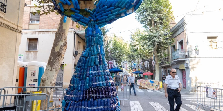 Calle Valladold en las fiestas de Sants / GALA ESPÍN