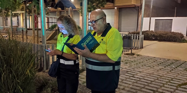 Un sereno y una serena de Santa Coloma / AJUNTAMENT SANTA COLOMA