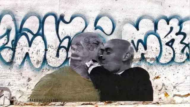 Mural de Luis Rubiales dándole un beso a Mike Tyson en Sants / INSTAGRAM