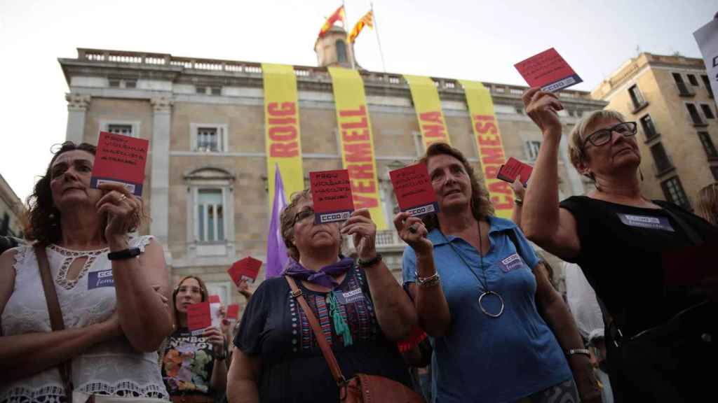 Concentración de apoyo a Hermoso en la plaza Sant Jaume de Barcelona / KIKE RINCÓN - EP