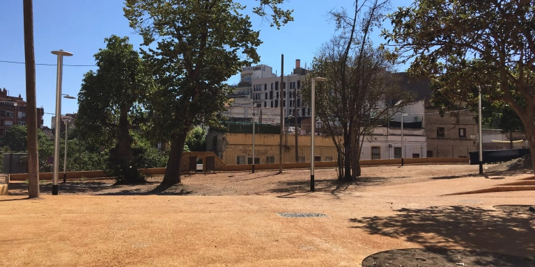 Plaza frente al casal de Can Carol / RP