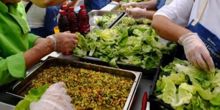 Preparación de comida a domicilio del Ayuntamiento de Barcelona / AJBCN