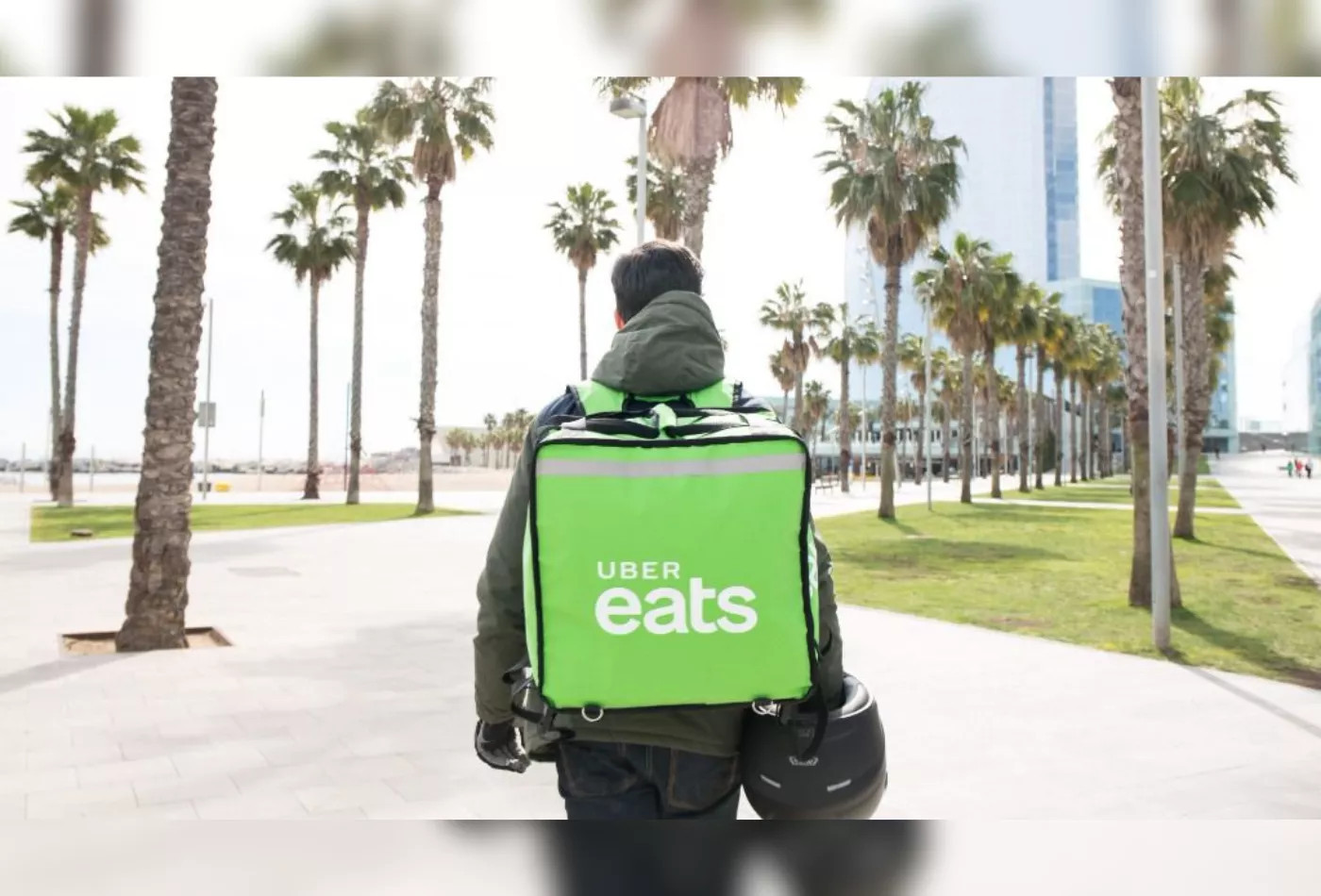 Un repartidor de Uber Eats en Barcelona / ARCHIVO