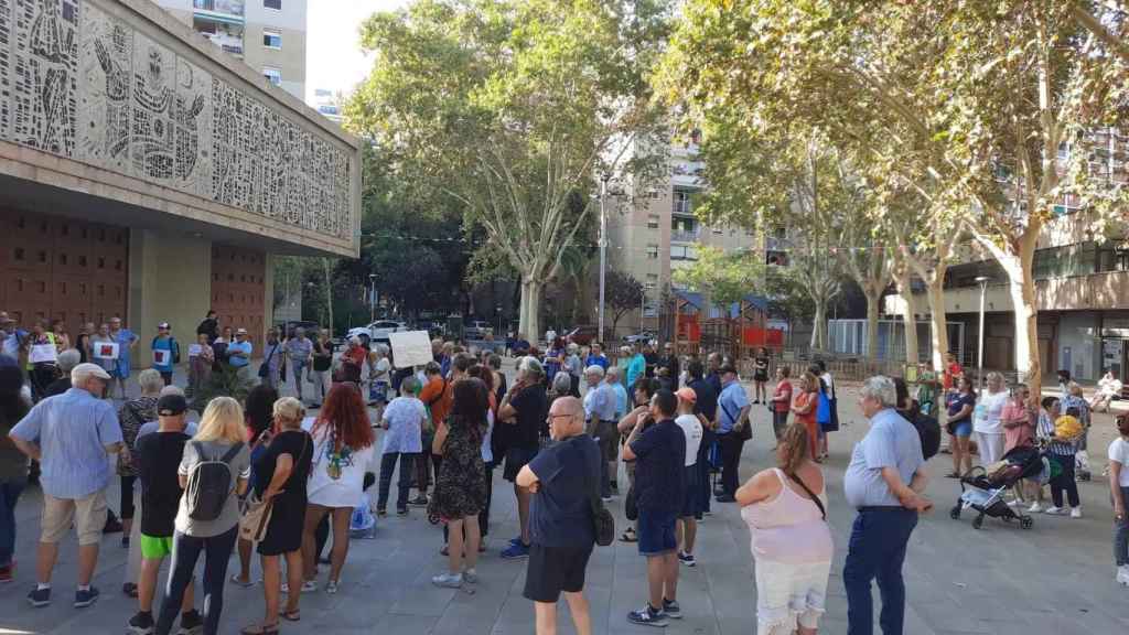 Manifestación en La Pau por la inseguridad y el abandono del barrio / AV LA PAU