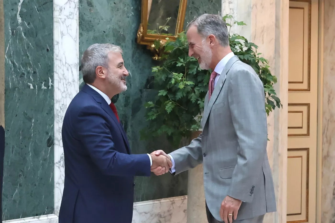 El alcalde de Barcelona, Jaume Collboni, con el Rey Felipe VI en Barcelona / Casa Real