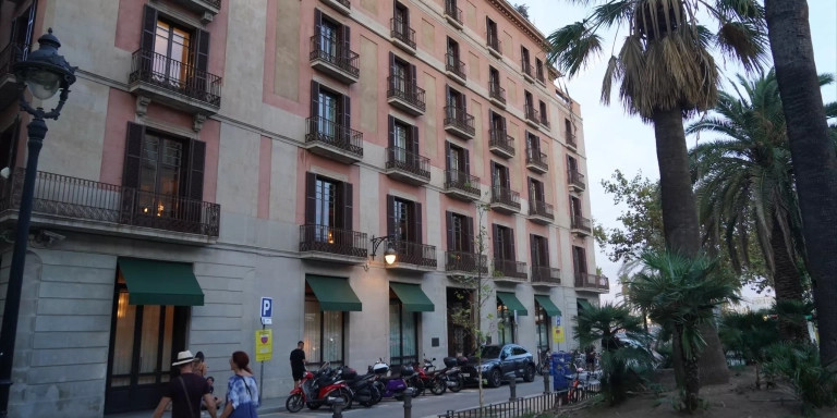 Fachada del Soho House de Barcelona / GALA ESPÍN - METRÓPOLI
