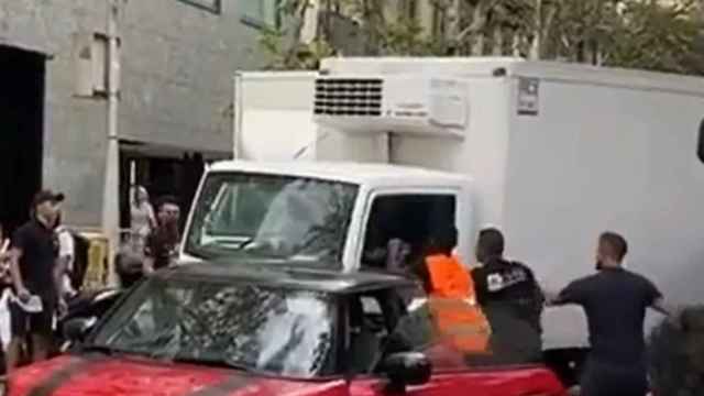 Captura de pantalla del vídeo del robo en el centro de Barcelona / TIKTOK