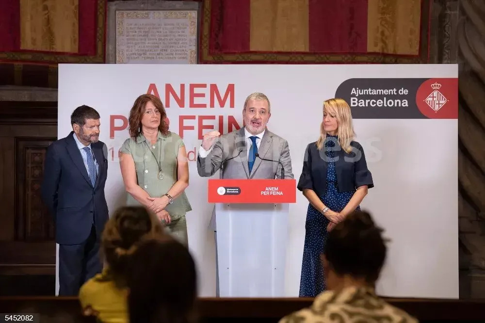 Albert Batlle, Laia Bonet, Jaume Collboni y Maria Eugènia Gay, en el Ayuntamiento de Barcelona / EP