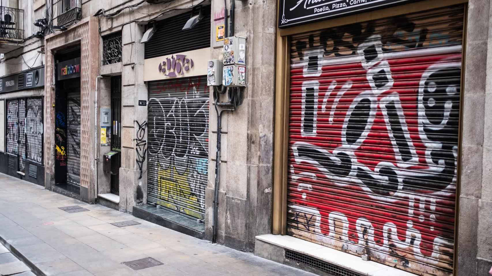 Locales cerrados de la calle Ferran del Gòtic de Barcelona / SIMÓN SÁNCHEZ