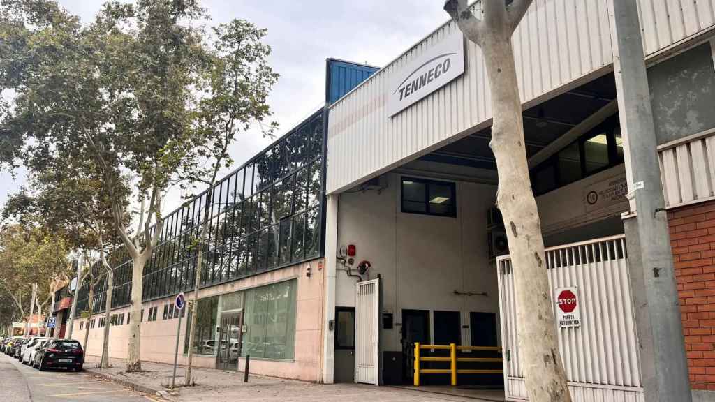 Exterior de la empresa Federal Mogul Friction Products de Badalona / METRÓPOLI