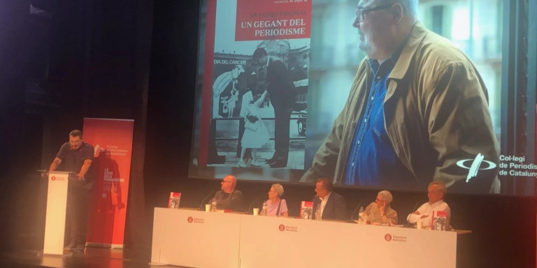 Andreu Franco, hijo de Antonio Franco, en el atril, durante el acto de homenaje / MA