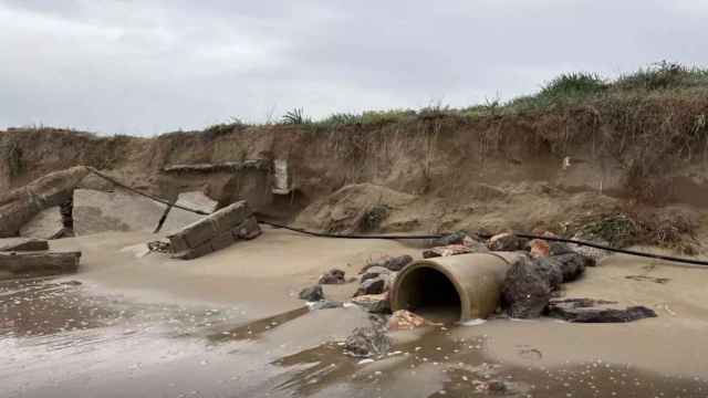 Efectos del temporal Patricia de finales de julio en la playa de Gavà / CEDIDA