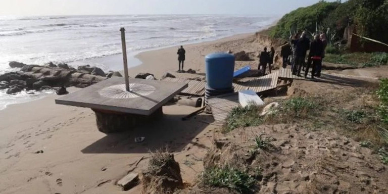 Efectos del temporal Patricia de finales de julio en la playa de Gavà / CEDIDA