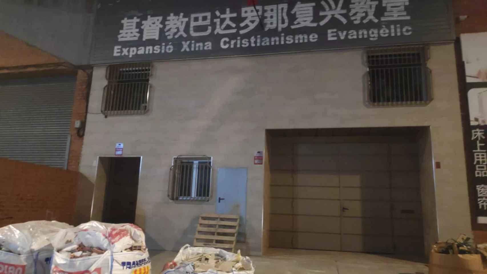 Exterior de una de las iglesias evangélicas de la comunidad china en Badalona / METRÓPOLI