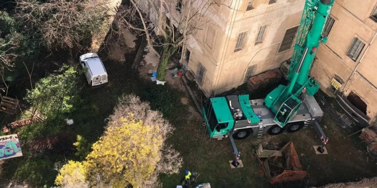 Trabajadores de L'Onada en el interior de Can Capellanets / CEDIDA