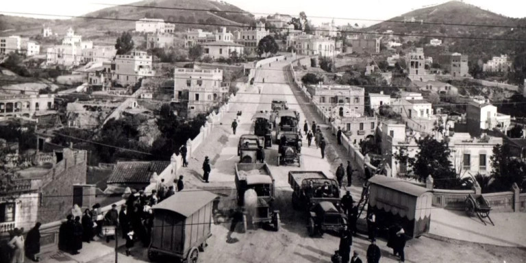 Prueba de carga en el viaducto de Vallcarca en 1923 / ARXIU HISTÒRIC BARCELONA