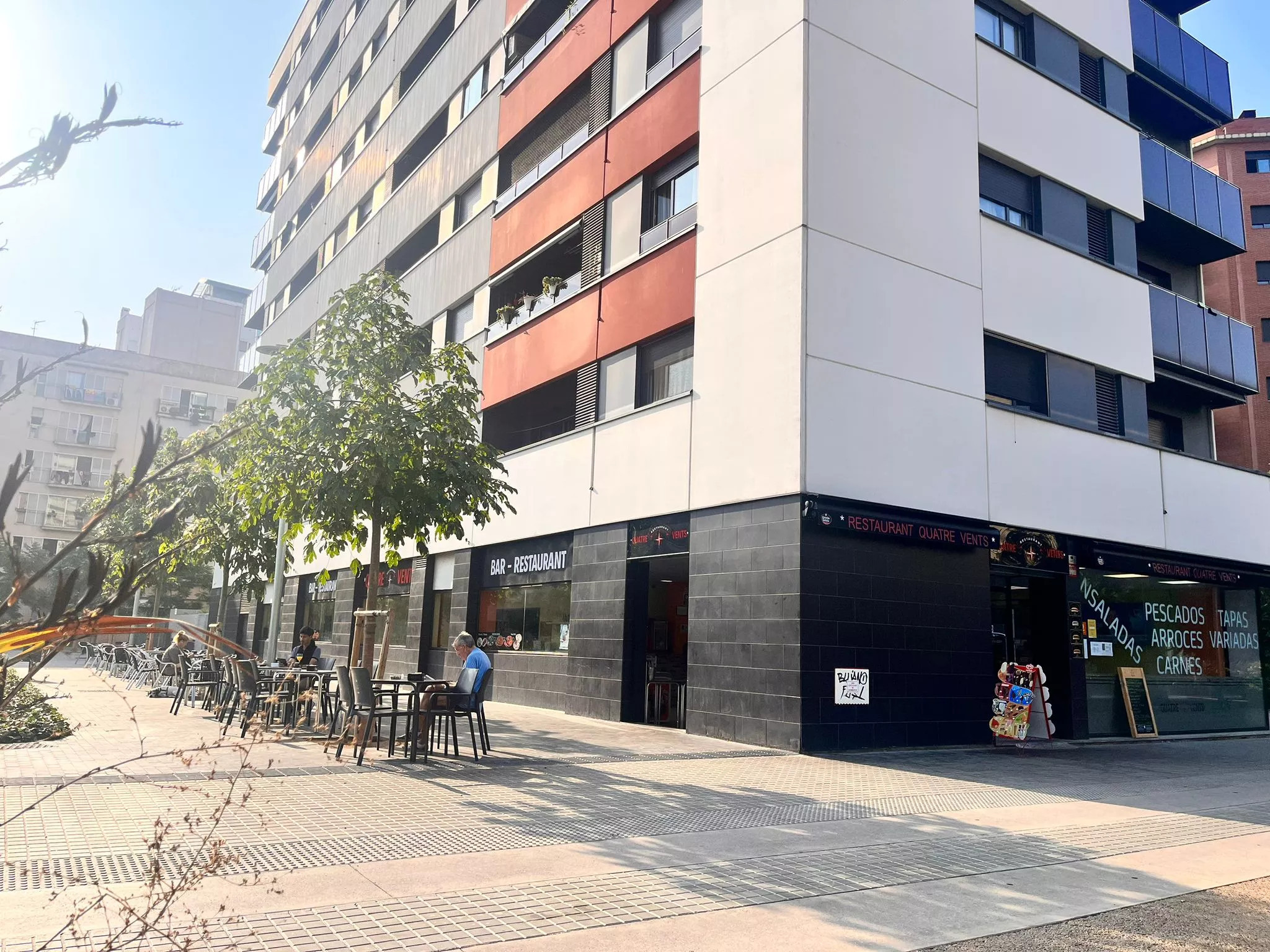 Exterior del restaurante Quatre Vents en Barcelona / METRÓPOLI