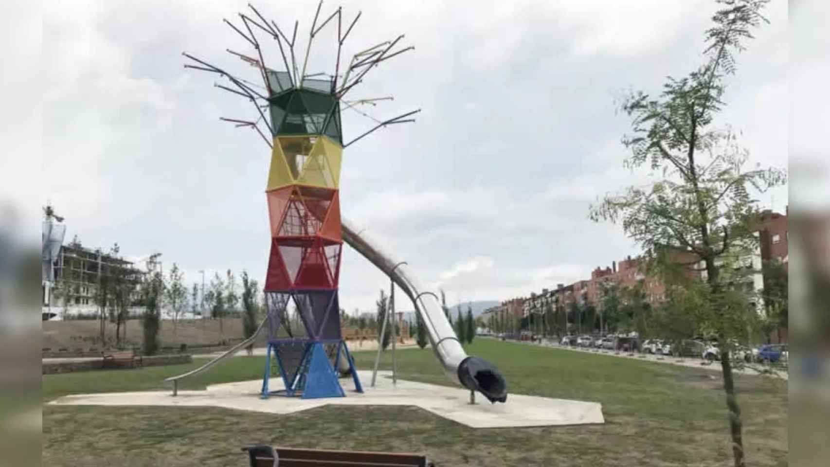 El tobogán viral del Parc de la Sínia en Martorell / TURISME BAIX LLOBREGAT