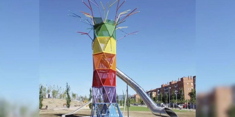 El tobogán viral del Parc de la Sínia en Martorell / TURISME BAIX LLOBREGAT