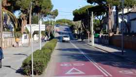 Avinguda de la Pineda de Castelldefels antes de implementar el carril bici actual