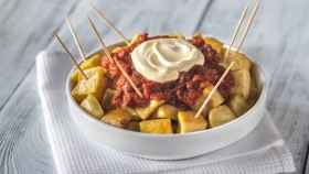 Una ración de patatas bravas en una imagen de archivo