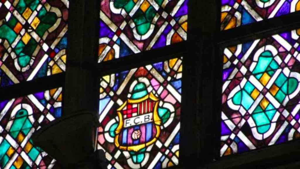 Vidriera con el escudo del FCB / ARCHIVO