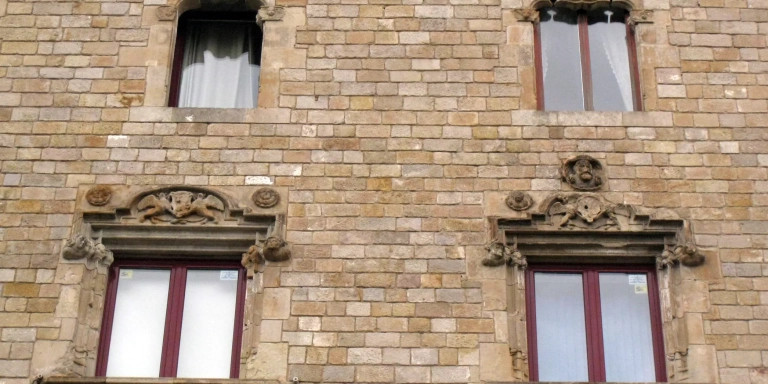 Exterior de la Casa Cervantes de Barcelona / WIKIMEDIA COMMONS