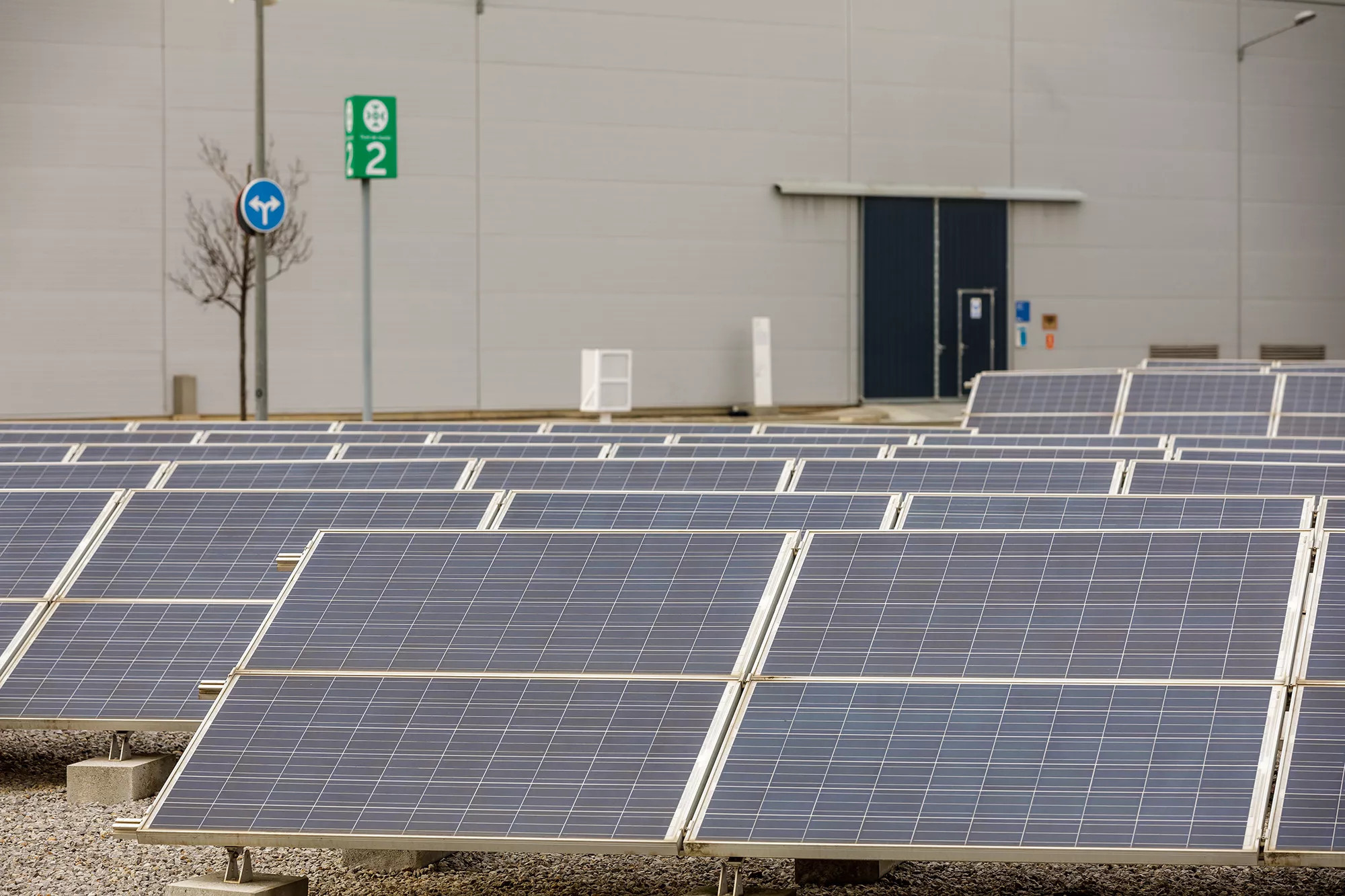 Aigües de Barcelona produce energía renovable fotovoltaica en sus instalaciones / AIGÜES DE BARCELONA