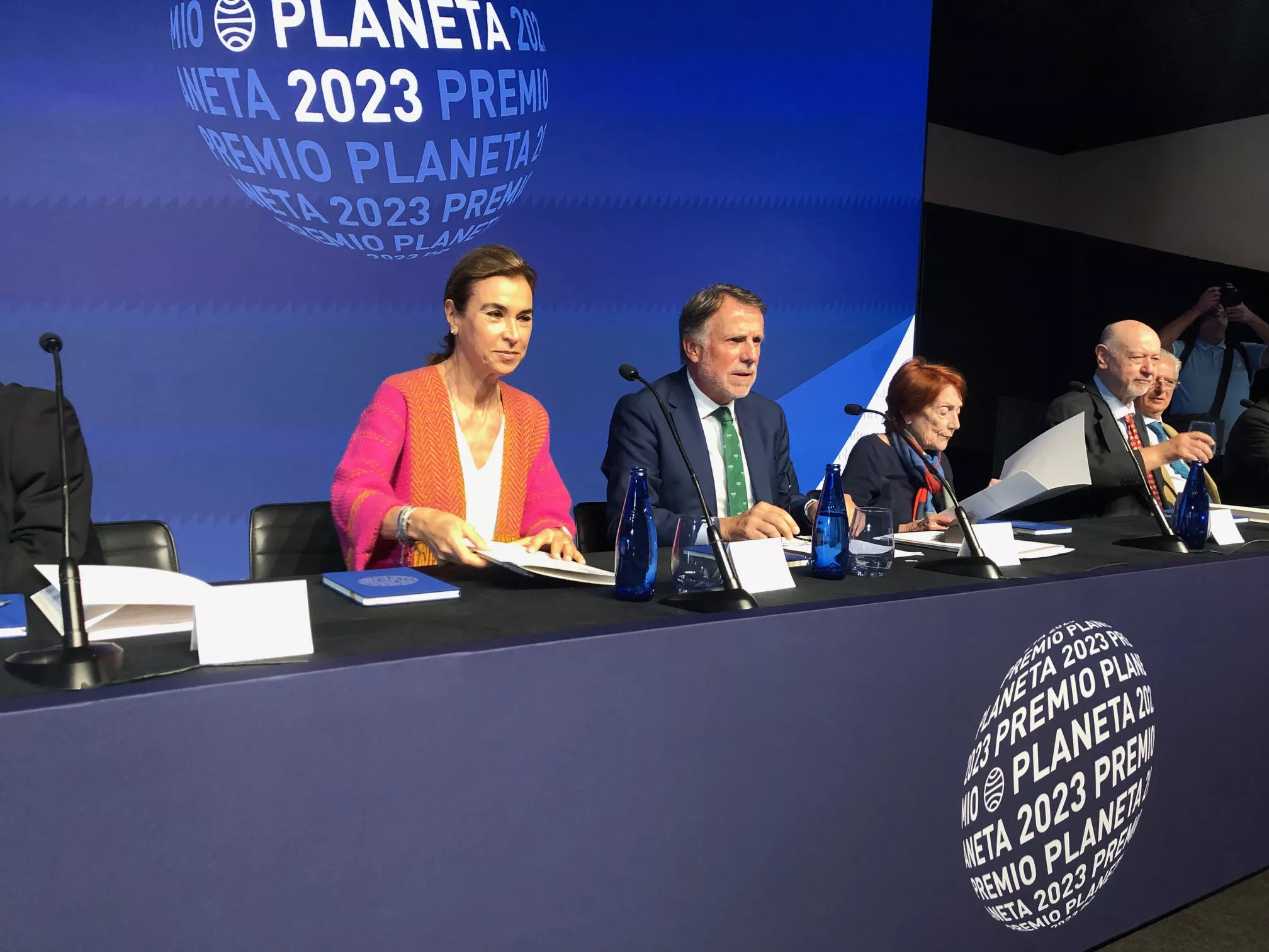 Carmen Posadas, José Crehueras y Rosa Regàs, en la presentación del Premio Planeta / MA