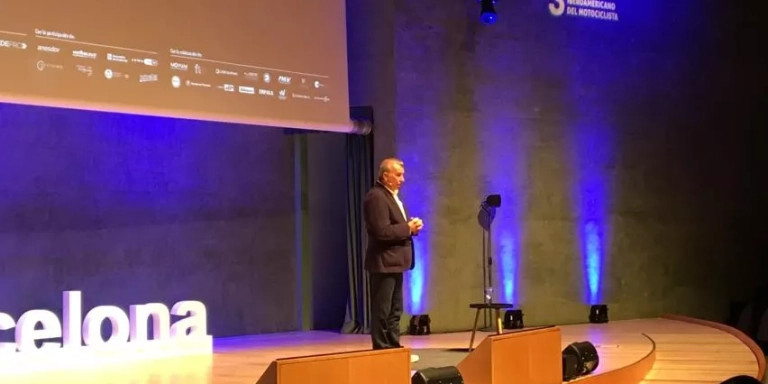 Jaime Alguersuari durante su intervención en el congreso / RP