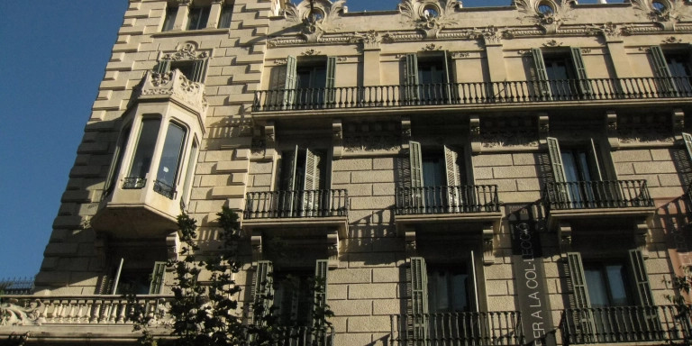 Exterior de la Casa Garriga Nogués donde se mostrará 'Censored' / RRSS