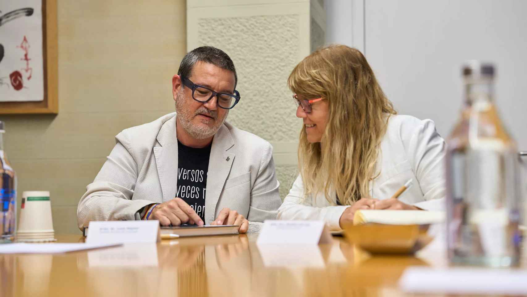Lluís Mijoler, alcalde del Prat, con la concejal de Cultura, Natalia Garriga