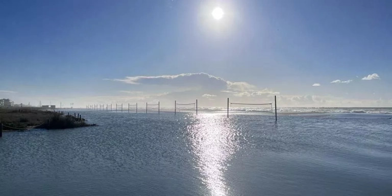 Estado de la playa de Castelldefels tras el paso de la borrasca Aline en Barcelona / Noticias de Castelldefels