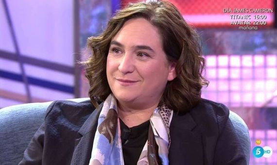 Ada Colau durante la entrevista de 'Sálvame Deluxe' en la que habló de su bisexualidad / MEDIASET