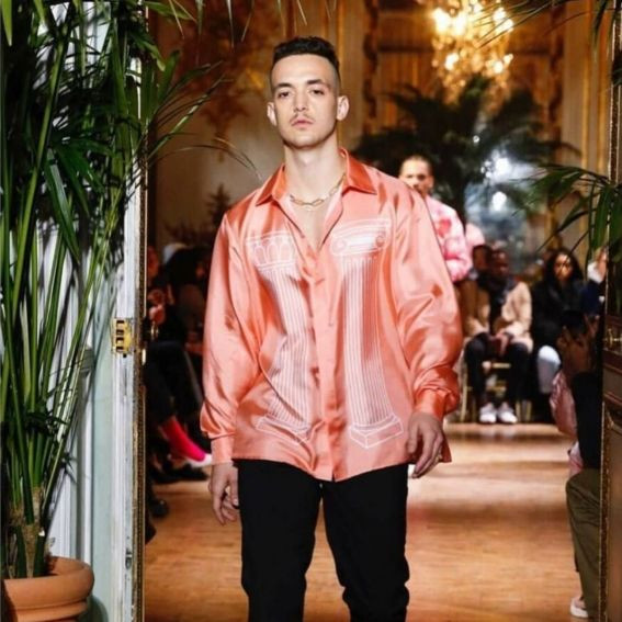 C. Tangana desfilando en la semana de la moda de París / ALEX TURRIÓN