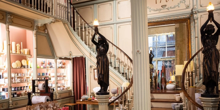 Interior modernista de la Cereria Subirà, en el Gòtic de Barcelona / SIMÓN SÁNCHEZ