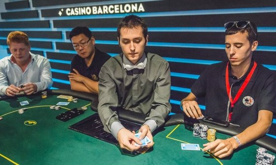 Una partida de póquer en el Casino de Barcelona / CASINO DE BARCELONA