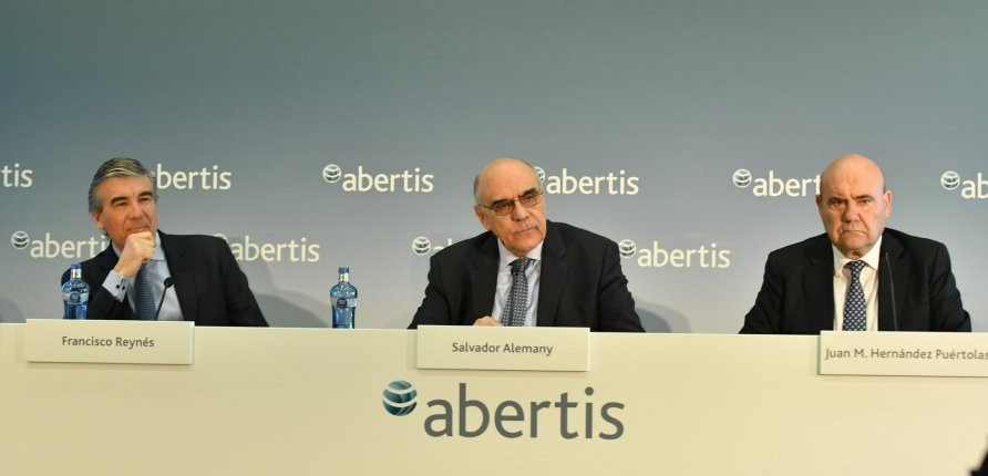 El presidente de Abertis, Salvador Alemany, junto a otros directivos / ABERTIS
