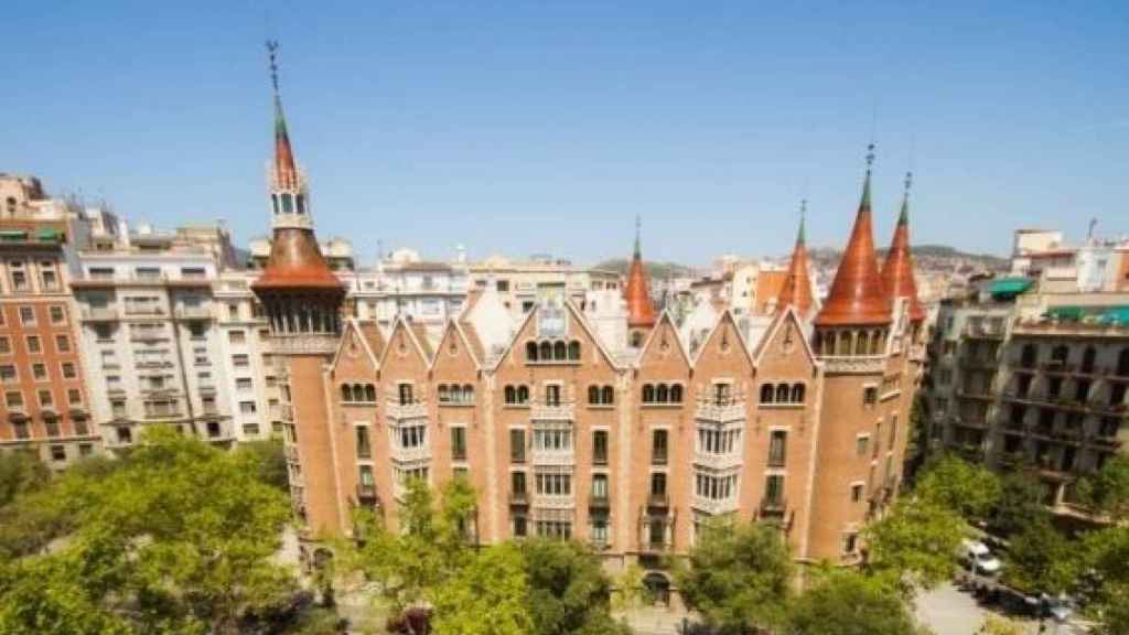La Casa de les Punxes se encuentra en un lugar privilegiado de Barcelona / CASA DE LES PUNXES
