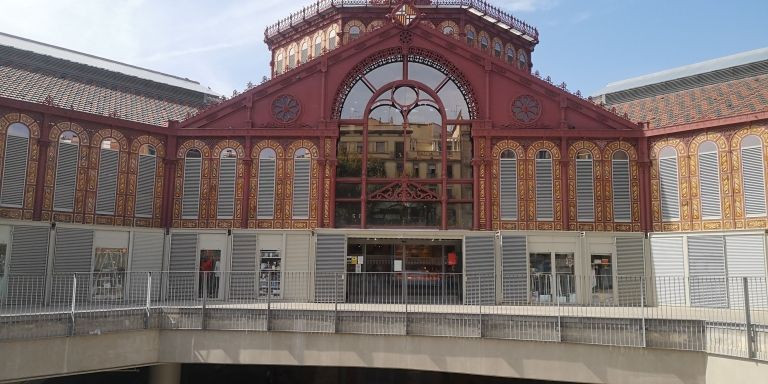 Fachada del Mercat de Sant Antoni en una imagen de este miércoles / G.A