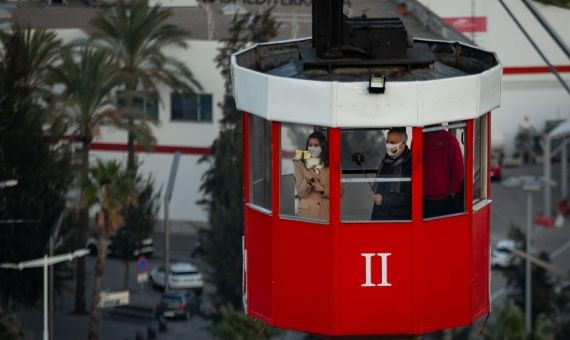 Arrimadas y Carrizosa, en el teleférico de Montjuïc poco antes del acto de inicio de campaña / EFE-Enric