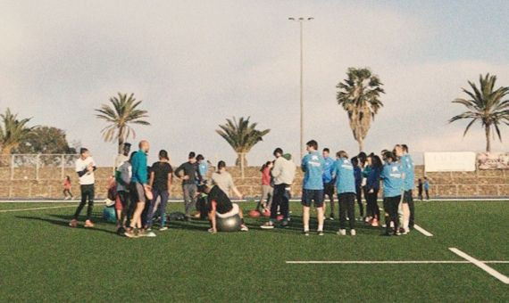 Partido de fútbol de los jóvenes del proyecto Superacció 