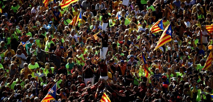 Cientos de miles de personas se han congregado en el centro de Barcelona / EFE/Alberto Estévez