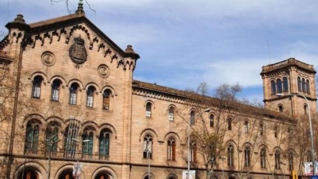 Edificio de la Universitat de Barcelona / UB