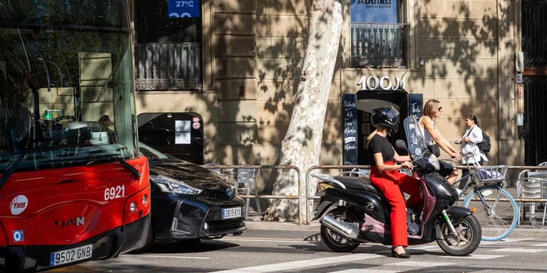 Calle de Pau Claris en Barcelona, que colinda con Via Laietana / GALA ESPÍN