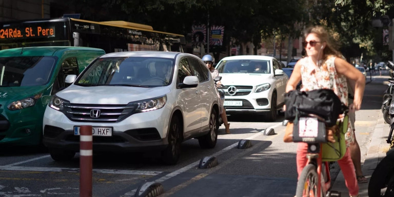 Calle de Pau Claris en Barcelona, que colinda con Via Laietana / GALA ESPÍN